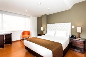 Ліжко або ліжка в номері Hotel Dann Combeima