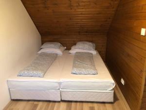 Postel nebo postele na pokoji v ubytování Natúra Panzió&Apartmanház