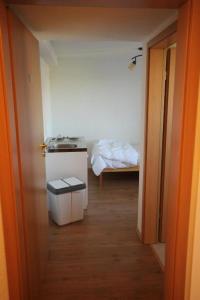 
A bed or beds in a room at Biberach-Riss-Zimmer-frei, Monteurszimmer
