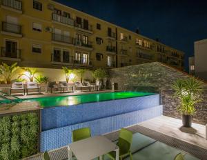 Bazén v ubytovaní Hotel Brö-Adults Recommended alebo v jeho blízkosti