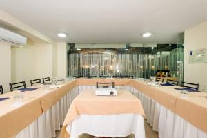 Бізнес-центр і / або конференц-зал в Hotel Dann Combeima