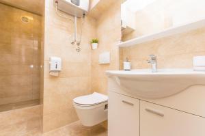 Koupelna v ubytování Apartments and Rooms Adriatic Suites