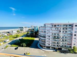 O vedere generală la mare sau o vedere la mare
luată din acest apartament