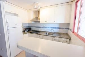 Kuchyňa alebo kuchynka v ubytovaní Apartamentos Nuevo México C 451