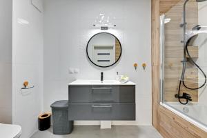 Kúpeľňa v ubytovaní Apartament Wilcza Gdańsk TriApart