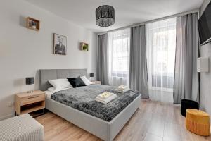 Posteľ alebo postele v izbe v ubytovaní Apartament Wilcza Gdańsk TriApart