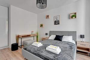 Posteľ alebo postele v izbe v ubytovaní Apartament Wilcza Gdańsk TriApart