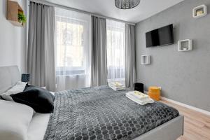 Posteľ alebo postele v izbe v ubytovaní Apartament Wilcza Gdańsk TriApart