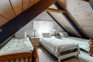 Postel nebo postele na pokoji v ubytování Snowpeak Chalet
