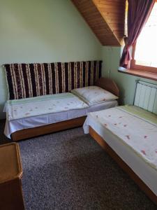 A bed or beds in a room at Bodó Ház