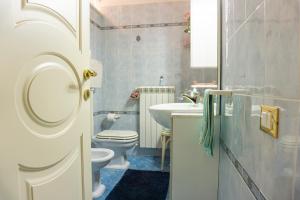 A bathroom at Alexander's Home