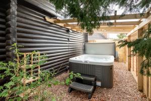 a jacuzziificialificialificialificialificialificialificialificialificialificialificial at Redlands Country Lodge Apartments with Hot Tubs in Ladybank