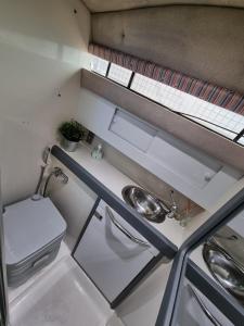 a small bathroom with a sink and a toilet at Experiencia en el mar Gijon T in Gijón