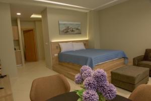 Postel nebo postele na pokoji v ubytování Rafaela Apartments