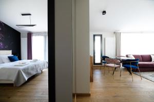 Łóżko lub łóżka w pokoju w obiekcie Aparthotel Inspire Miodova Residence