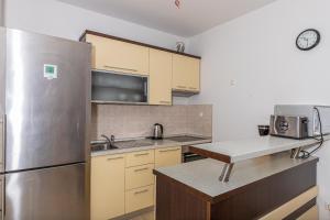 Kuchyň nebo kuchyňský kout v ubytování Apartmani Maya