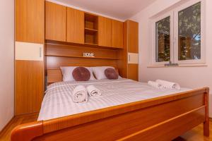 Postel nebo postele na pokoji v ubytování Apartmani Maya