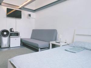 TV a/nebo společenská místnost v ubytování Sleepover City Center GuestRooms