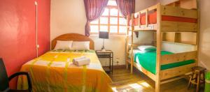 Giường trong phòng chung tại Dragonfly Hostels Cusco