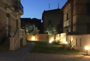 Vonkajšia záhrada v ubytovaní VILLA ACTEA