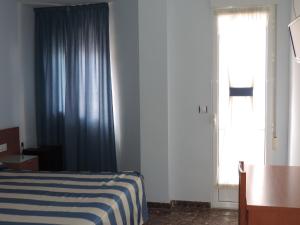 Cama ou camas em um quarto em Hotel Costa San Antonio