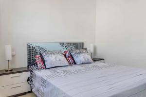 Afbeelding uit fotogalerij van Fantastic 2 bedroom fully furnished modern apartment in walking distance to all amenities in Villamartin