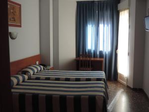 Cama ou camas em um quarto em Hotel Costa San Antonio