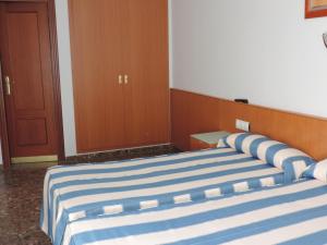 Cama ou camas em um quarto em Hotel Costa San Antonio