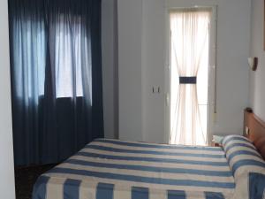 Cama ou camas em um quarto em Hotel Costa San Antonio