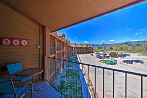 Μπαλκόνι ή βεράντα στο 2 Mi to Granby Ranch Condo with Hot Tub Access