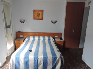 Cama ou camas em um quarto em Hotel Costa San Antonio