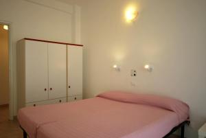 a bedroom with a bed and a lamp at Appartamenti family & MTB in Finale Ligure