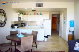 A kitchen or kitchenette at Marina Pinacate A-316