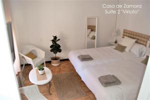 A bed or beds in a room at La Casa de Zamora