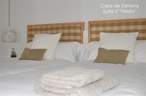 A bed or beds in a room at La Casa de Zamora