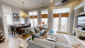 TV/trung tâm giải trí tại Front Beach House