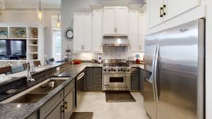 Nhà bếp/bếp nhỏ tại Front Beach House