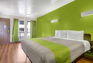 מיטה או מיטות בחדר ב-Motel 6-Payson, AZ
