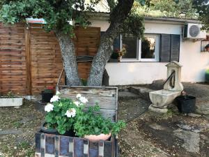 Zdjęcie z galerii obiektu Cabaña JARA Y ENEBRO w Madrycie