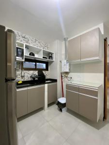 Dapur atau dapur kecil di STAR Flat in Carneiros Beach TAMANDARE - PE
