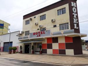 a hotel on the corner of a street at Hotel Lm in Pedro Canário