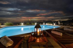Bazén v ubytování Villa Terra with heated pool nebo v jeho okolí