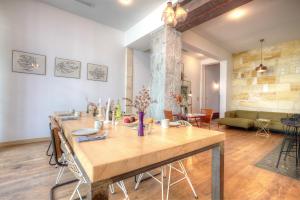 a large wooden table in a living room at Casa Blanca B&B in Bordeaux
