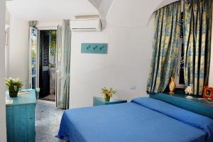 Postel nebo postele na pokoji v ubytování Hotel La Ninfea + 37 fotografií