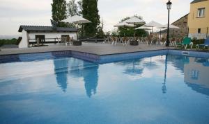 Piscina en o cerca de Casa Barbadelo