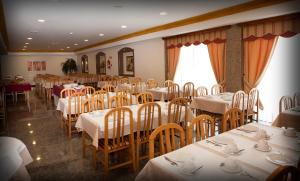 Hotel Brisa da Lanzada tesisinde bir restoran veya yemek mekanı