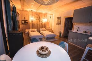 Posteľ alebo postele v izbe v ubytovaní Abadía de Montenartró Apartamentos