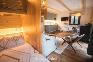 Posteľ alebo postele v izbe v ubytovaní Abadía de Montenartró Apartamentos