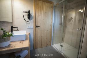 Kúpeľňa v ubytovaní Abadía de Montenartró Apartamentos
