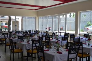 A restaurant or other place to eat at Hotel Casablanca Xicotepec